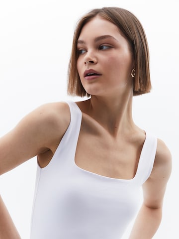 OXXO Top in Weiß