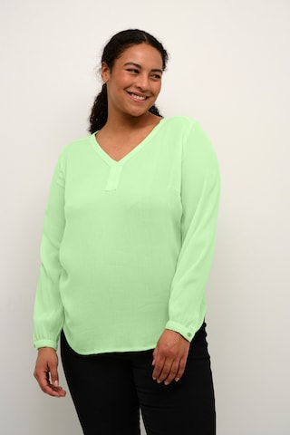 Camicia da donna 'Ami' di KAFFE CURVE in verde: frontale