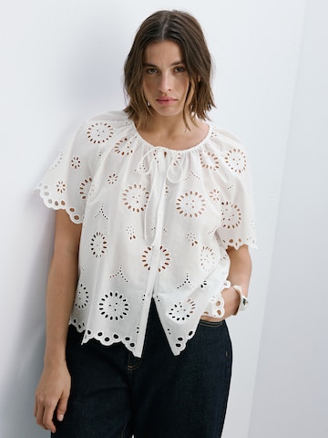 MANGO Blouse in White: front