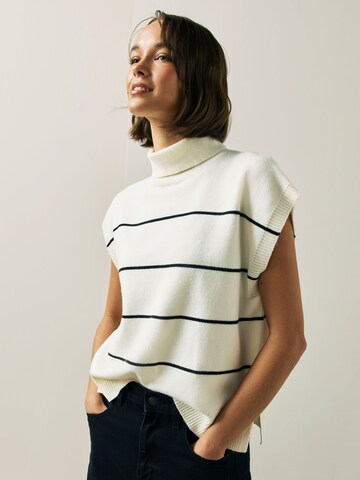 Next Свитер в Белый: спереди