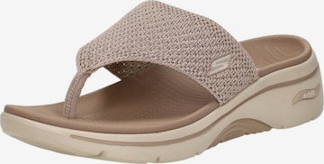 SKECHERS Teenslipper 'Go Walk Arch Fit 2.0' in Beige: voorkant