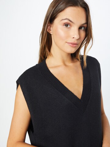 Pullover 'VESTARIA' di minimum in nero