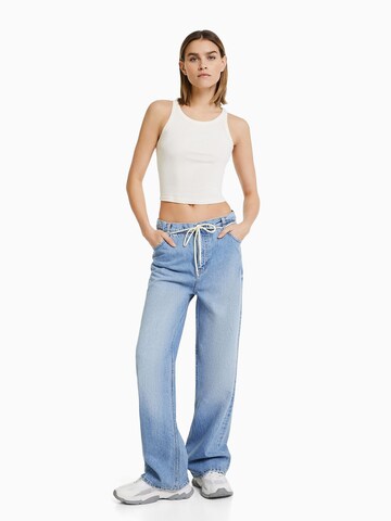 Bershka Loosefit Jeans in Blau