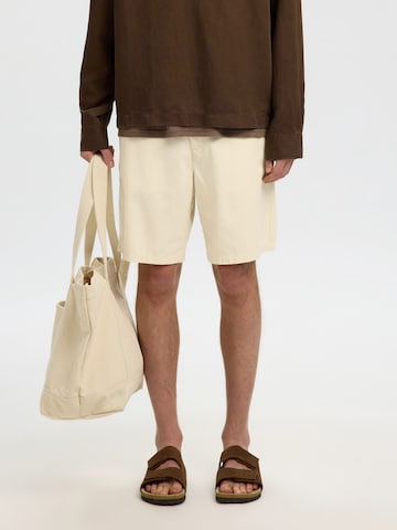 SELECTED Обычный Брюки-чинос 'SLHMiles' в Бежевый: спереди