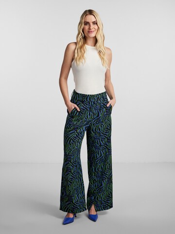 Wide leg Pantaloni de la Y.A.S pe negru