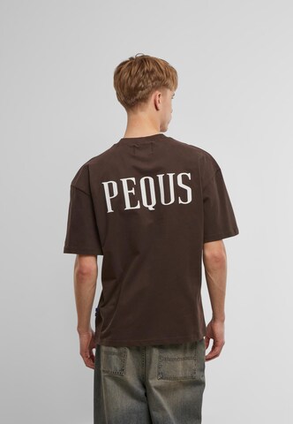 Pequs T-Shirt in Braun: Vorderseite