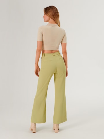 ABOUT YOU x Swalina&Linus - Bootcut Pantalón 'Luca' en verde