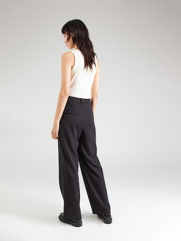 regular Pantaloni con pieghe 'EMMA' di BONOBO in nero