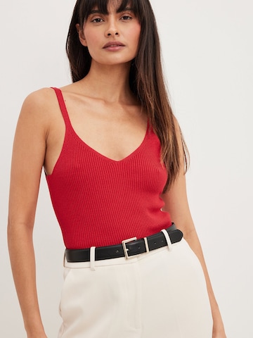 NA-KD Top in Red: front