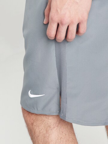 Regular Pantalon de sport 'Challenger' NIKE en gris