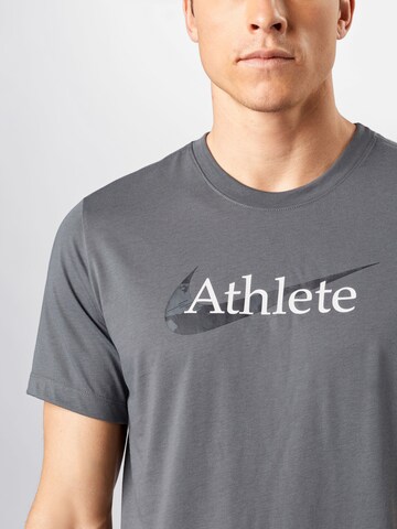 NIKE Regular fit Функционална тениска 'Athlete' в сиво