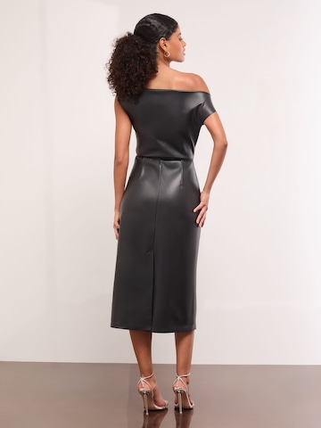 Lipsy Kleid in Schwarz