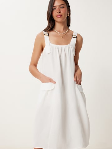 Abito estivo di Happiness İstanbul in bianco: frontale