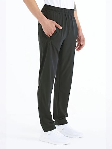 Tommy Life Regular Sportbroek in Groen