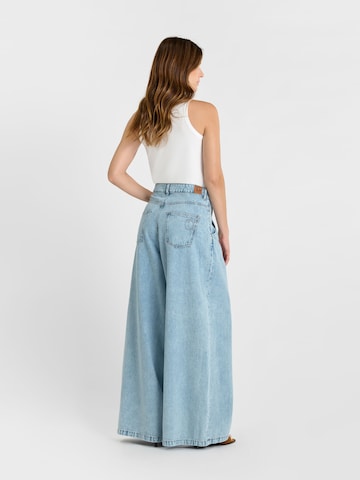 Le Temps Des Cerises Wide leg Jeans in Blue