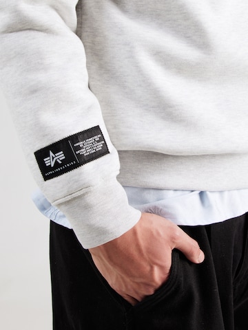 ALPHA INDUSTRIES Μπλούζα φούτερ σε γκρι