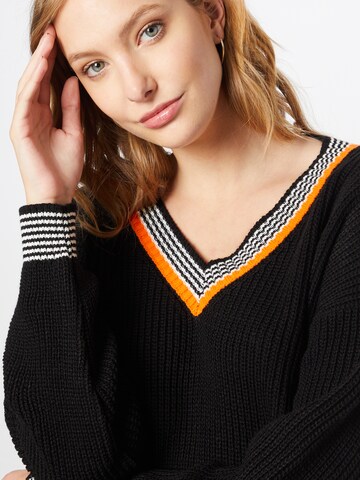 Trendyol Sweater in Black