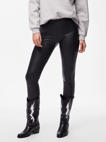 PIECES Skinny Leggings in Black: front