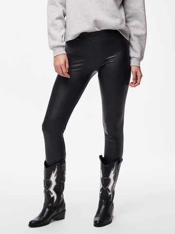 PIECES - Skinny Leggings en negro: frente