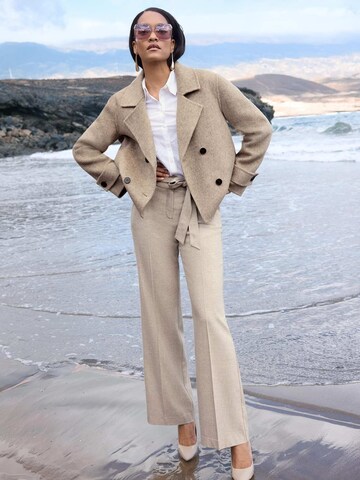 MADELEINE Wide leg Trousers in Beige