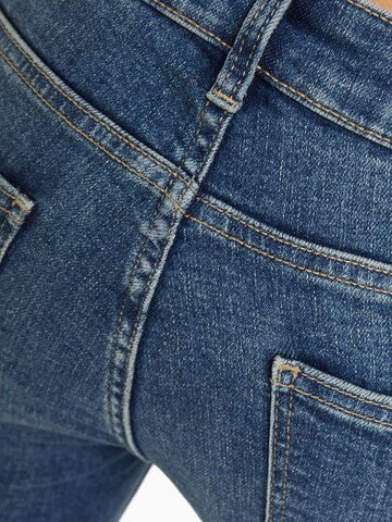 Bootcut Jeans di Bershka in blu