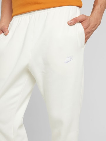Nike Sportswear Zúžený strih Nohavice 'Club Fleece' - Béžová