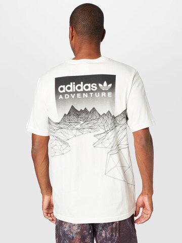 ADIDAS ORIGINALS T-Shirt 'Adventure Mountain Back' in Weiß