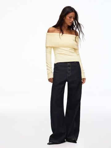 Bershka Sweater in Yellow: front
