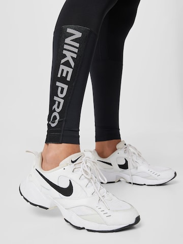 NIKE Skinny Spodnie sportowe w kolorze czarny