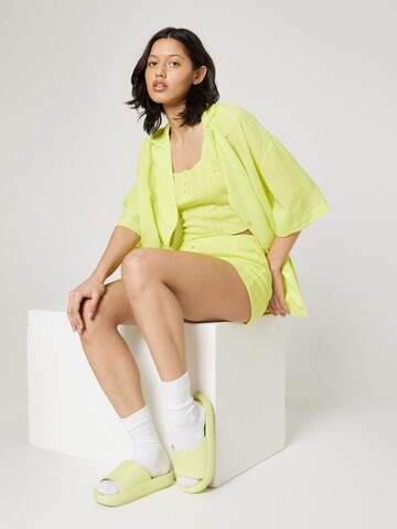 florence by mills exclusive for ABOUT YOU - Pijama 'Spring Showers ' en verde