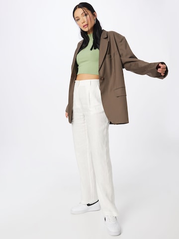 NA-KD Loose fit Pleat-front trousers in White