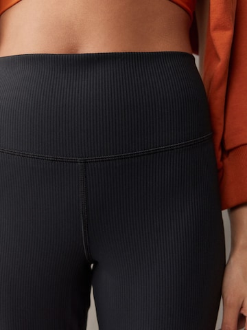 self. Wide Leg Hose in Schwarz