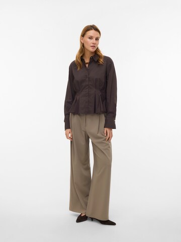 VERO MODA - Pierna ancha Pantalón plisado 'VMStella' en marrón