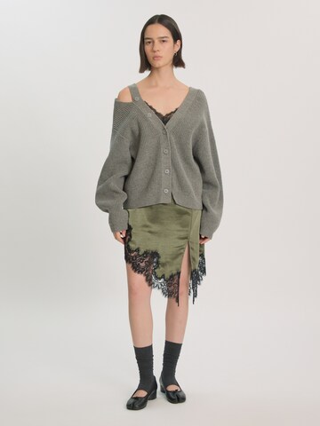 EDITED Strickjacke 'Violet' in Grau