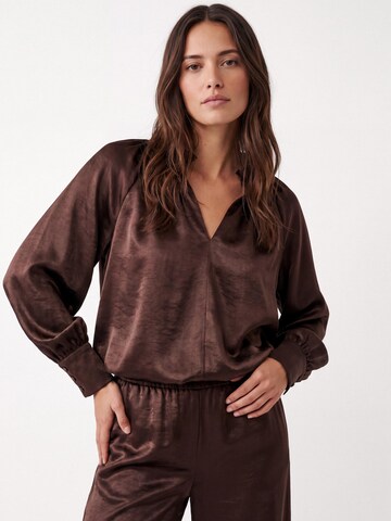 Honnête Atelier Blouse 'Lavinia' in Bruin: voorkant