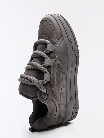 Bershka Sneakers in Grey