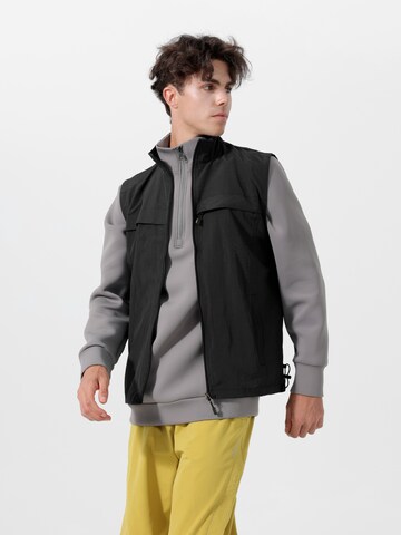 Youthup Vest in Black