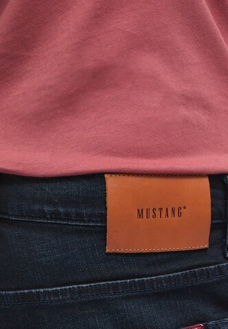 MUSTANG Tapered Jeans in Blau