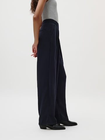 Loosefit Pantaloni con pieghe 'Kora' di LeGer by Lena Gercke in blu