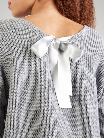 ABOUT YOU Neulepaita 'Rita' värissä harmaa