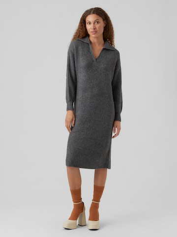 Robes en maille 'FILENE' VERO MODA en gris : devant