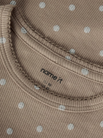 NAME IT - Camiseta 'NMFLONA' en gris