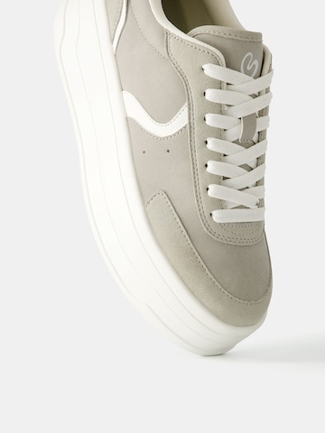 Sneaker bassa di Bershka in grigio