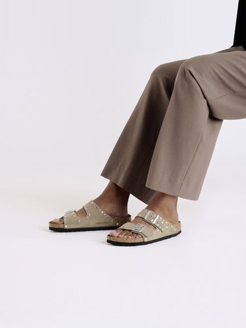 BIRKENSTOCK Muiltjes 'Arizona Rivet' in Beige