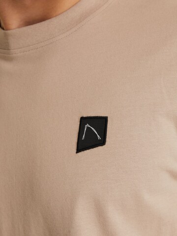 T-Shirt 'Brody' CHASIN' en gris