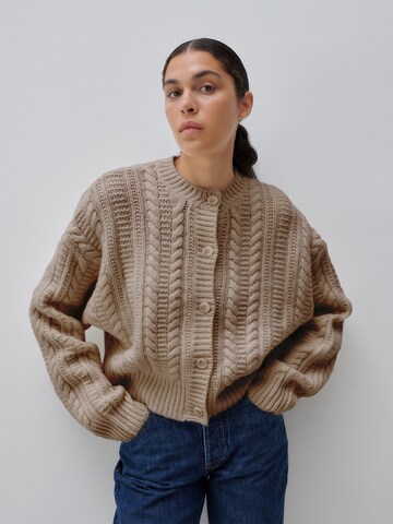 Cardigan 'Rosie' ABOUT YOU x Marie von Behrens en beige : devant