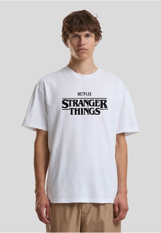 Merchcode Koszulka 'Stranger Things Rewatch' w kolorze biały