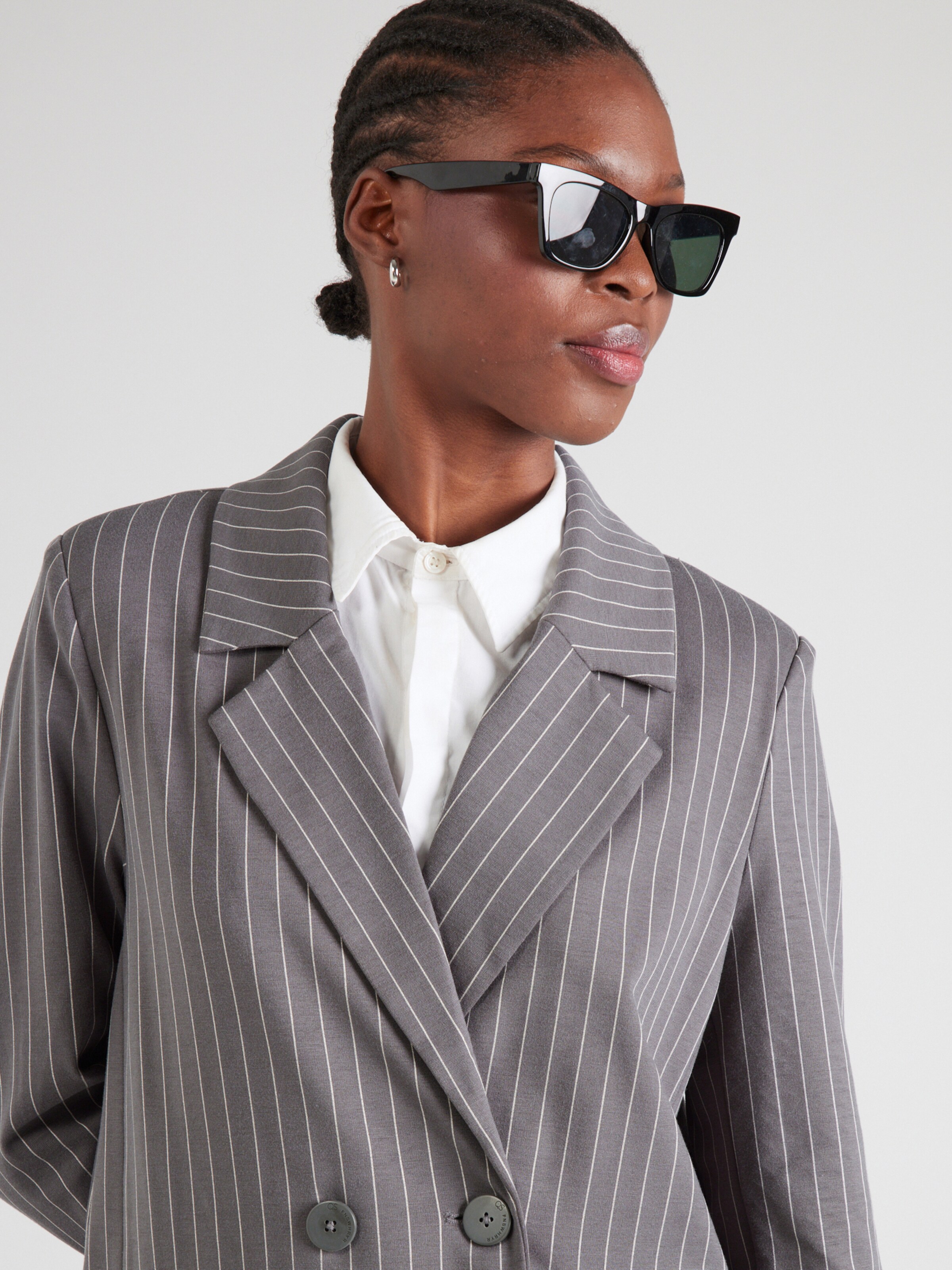 QS Blazer in Grey ABOUT YOU