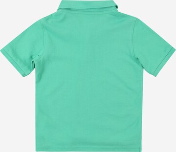 Tricou de la GAP pe verde