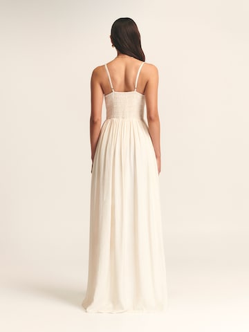 Abito 'George' di St MRLO in beige: dietro